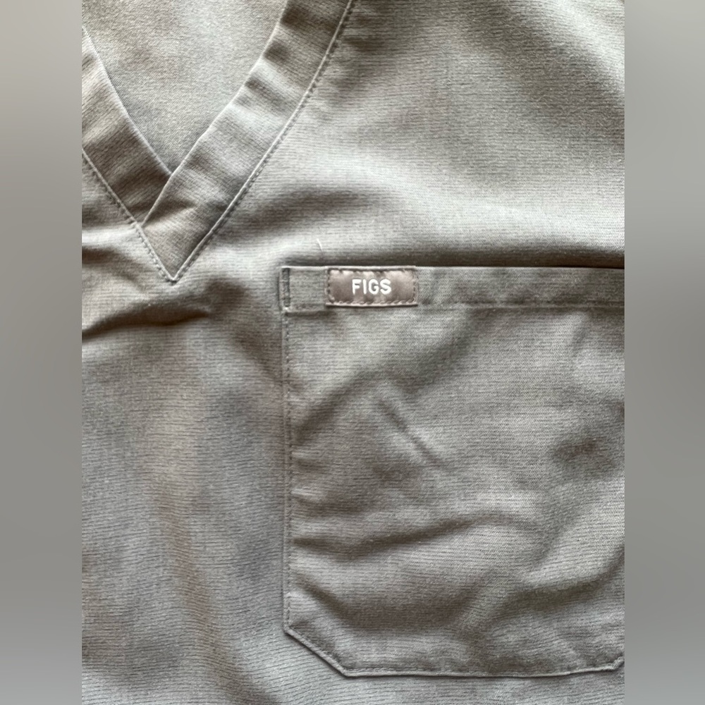 RARE set Figs women’s scrubs!